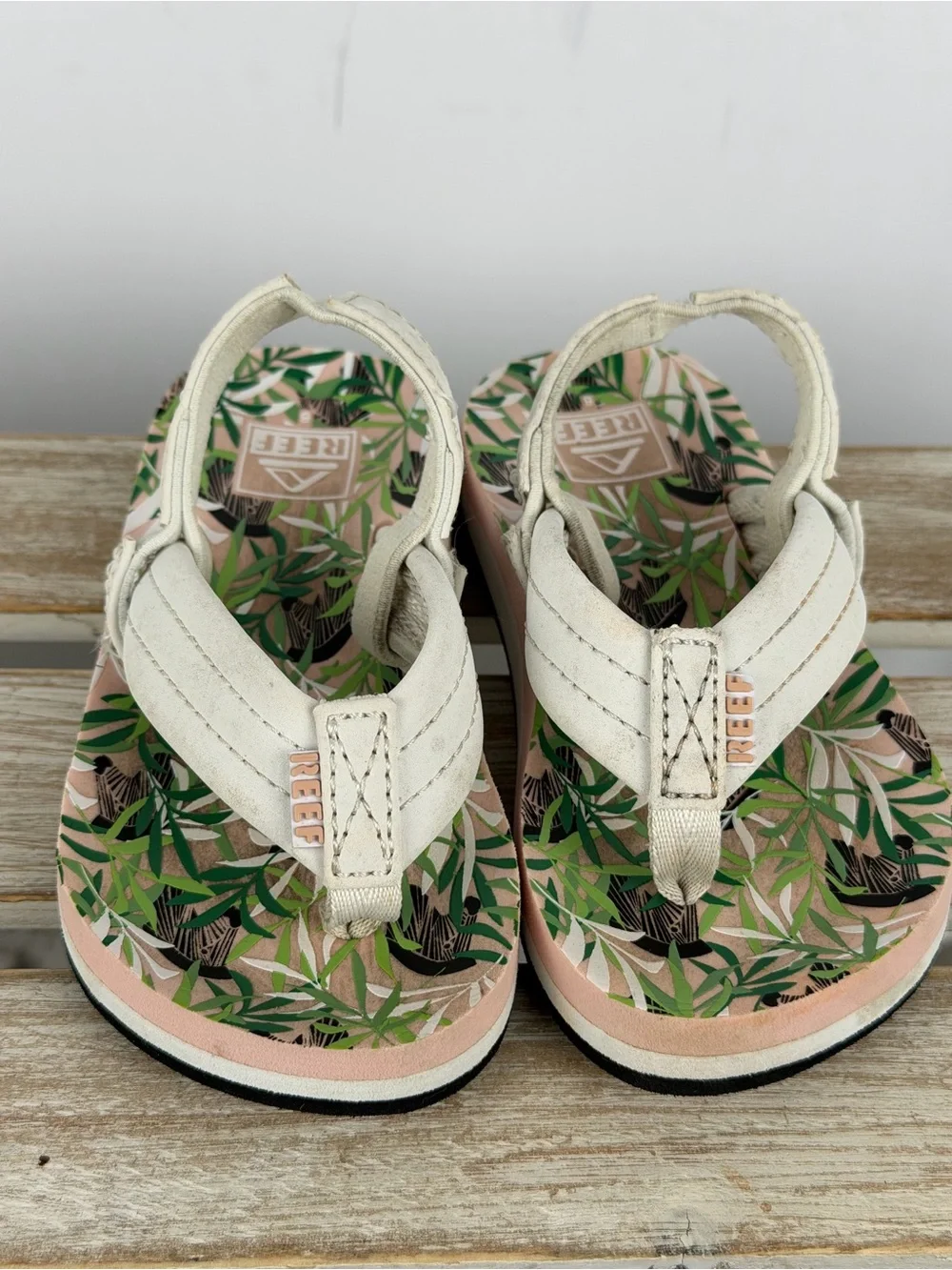 Reef Kids Little Ahi flip flops tropical print on the sole white strap size 6